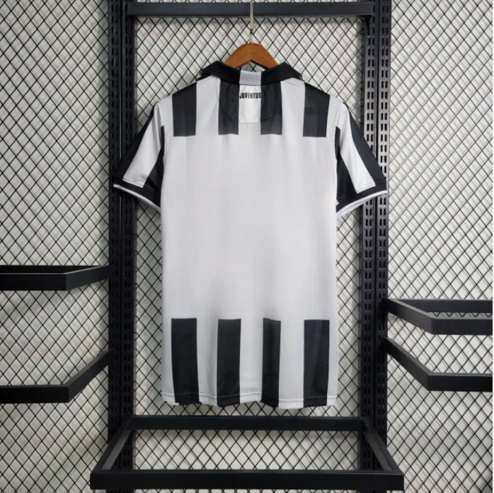 Retro Juventus 14/15 Home Shirt